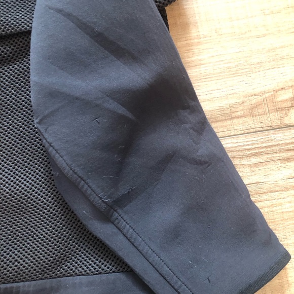 Lululemon The Spaces In-Between Bomber -Black- size 12 - Picture 4 of 6